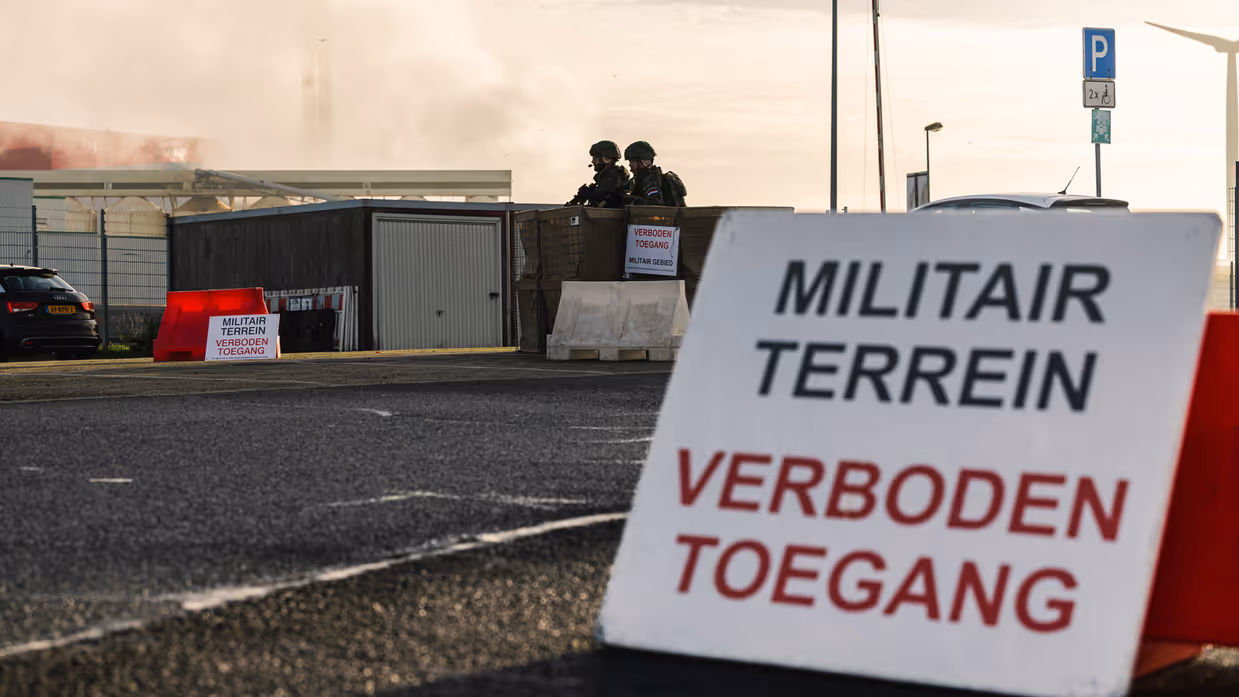 Een bord met verboden toegang.