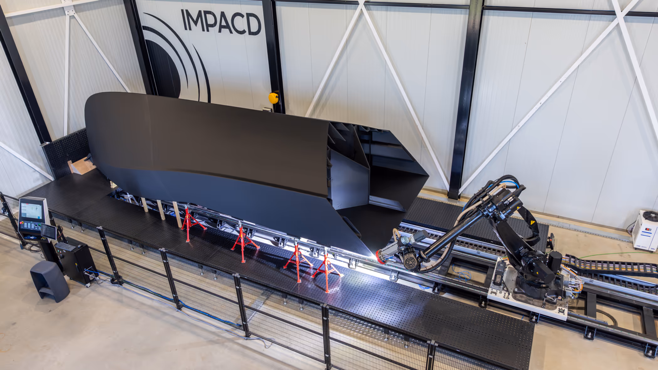 Een luchtfoto van de romp van een 3d-geprinte boot.