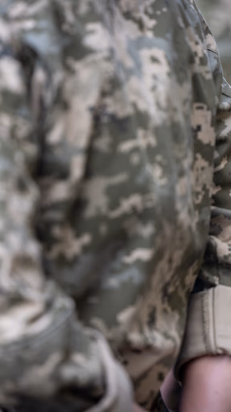 militairen met Oekraïne-patch