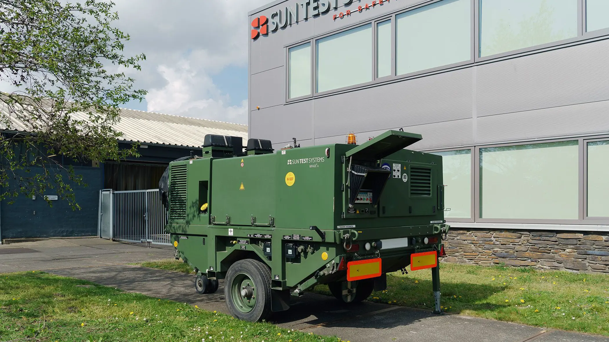 Multi Functional Aircraft Ground Equipment bij het bedrijf in Weesp dat hem produceert.