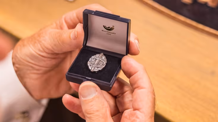 Medaille in een doosje.