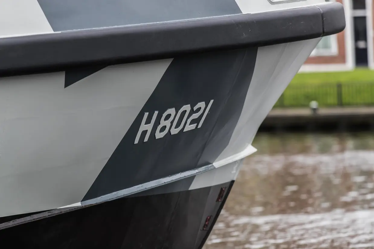 Boegnummer van de Hydrograaf Expeditionary Survey Boat.