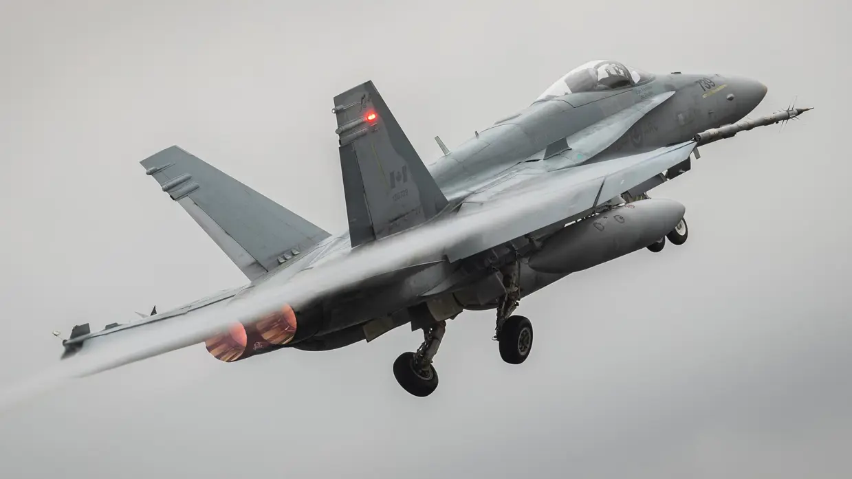 Een F-35 in de lucht.