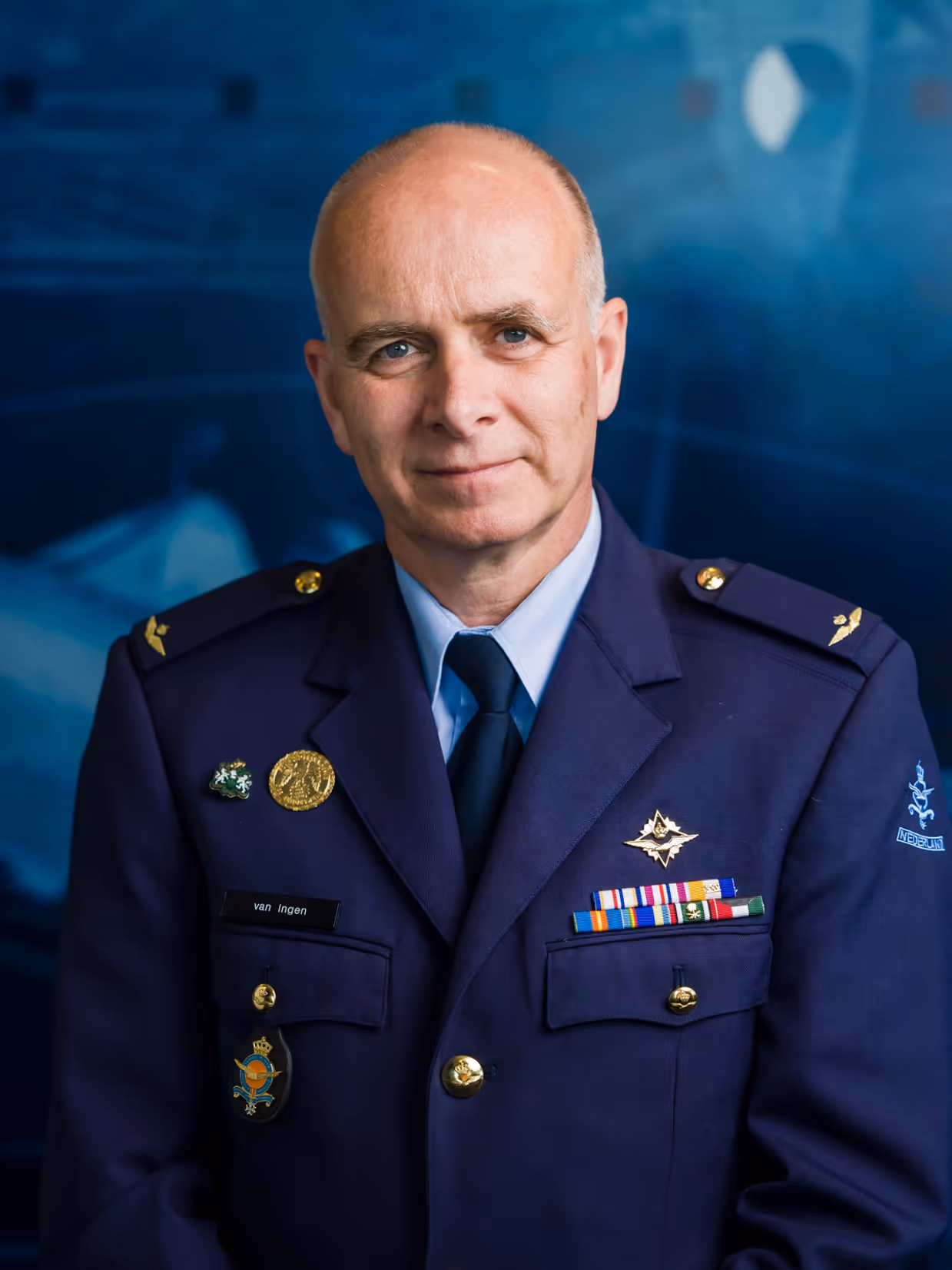 Portretfoto luitenant-generaal Dick van Ingen.