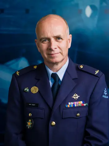 Portretfoto luitenant-generaal Dick van Ingen.