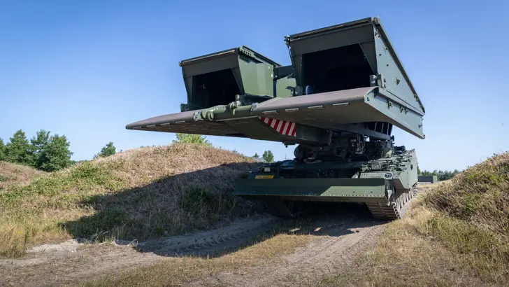 Voorkant Leopard 2-brugleggende tank.