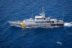 Patrouillevaartuig van de Kustwacht Caribisch gebied. Er staat Coast Guard op de flank.