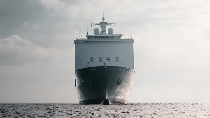 De voorkant van Zr.Ms. Johan de Witt.