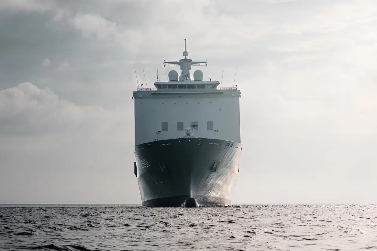 De voorkant van Zr.Ms. Johan de Witt.