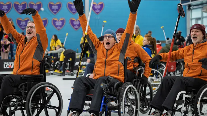 Juichende sporters in rolstoel tijdens de Invictus Games.