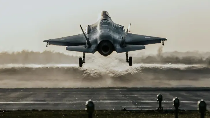 F-35 stijgt net op.