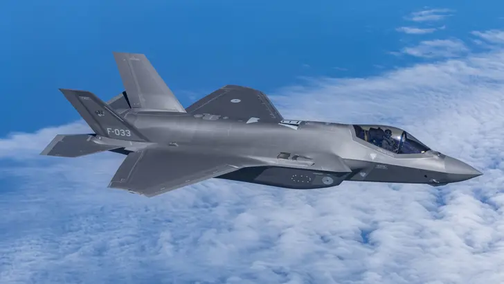 Een Nederlandse F-35 in de lucht.