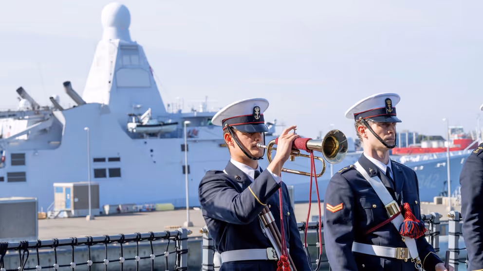 Ceremonie om een schip in dienst te stellen.