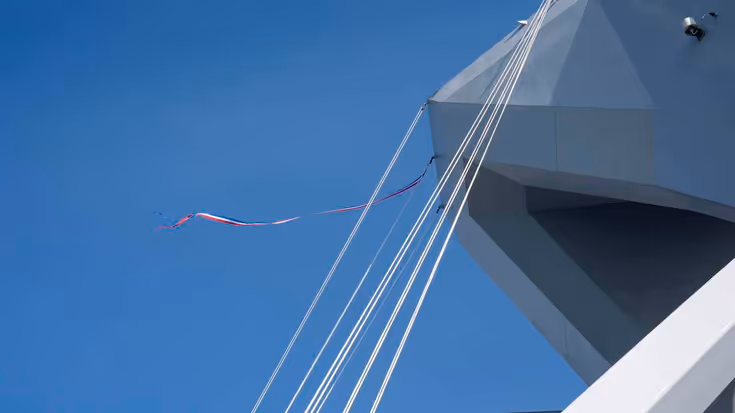 Wimpel wappert op een schip.