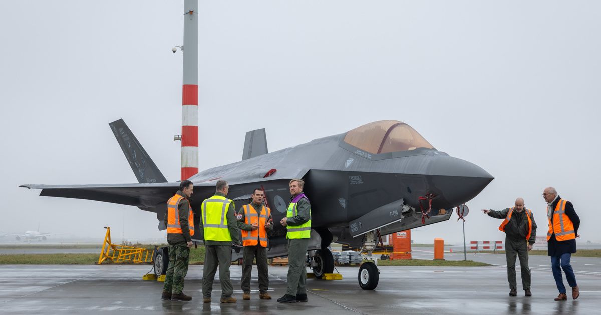 Bezoek koning aan Schiphol bijna de mist in