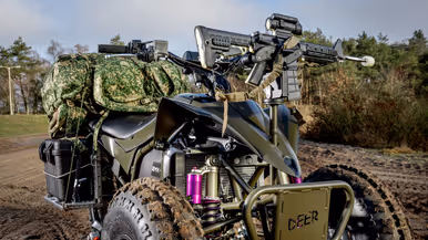 Close-up van de Deer en de wapenklem voorop.