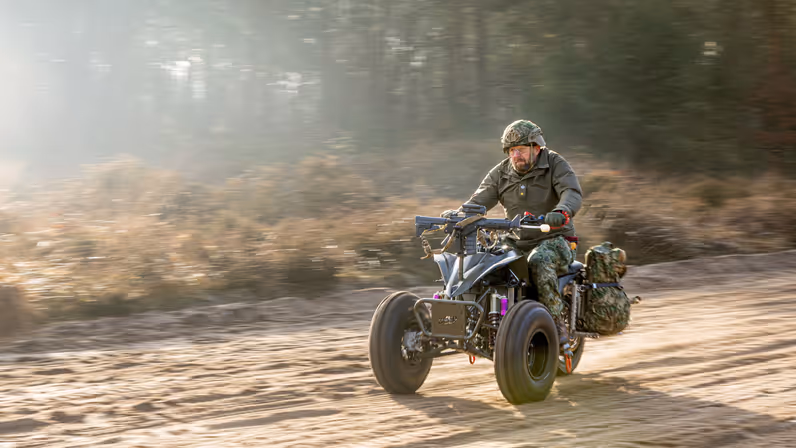 Adjudant Bert op de Deer.