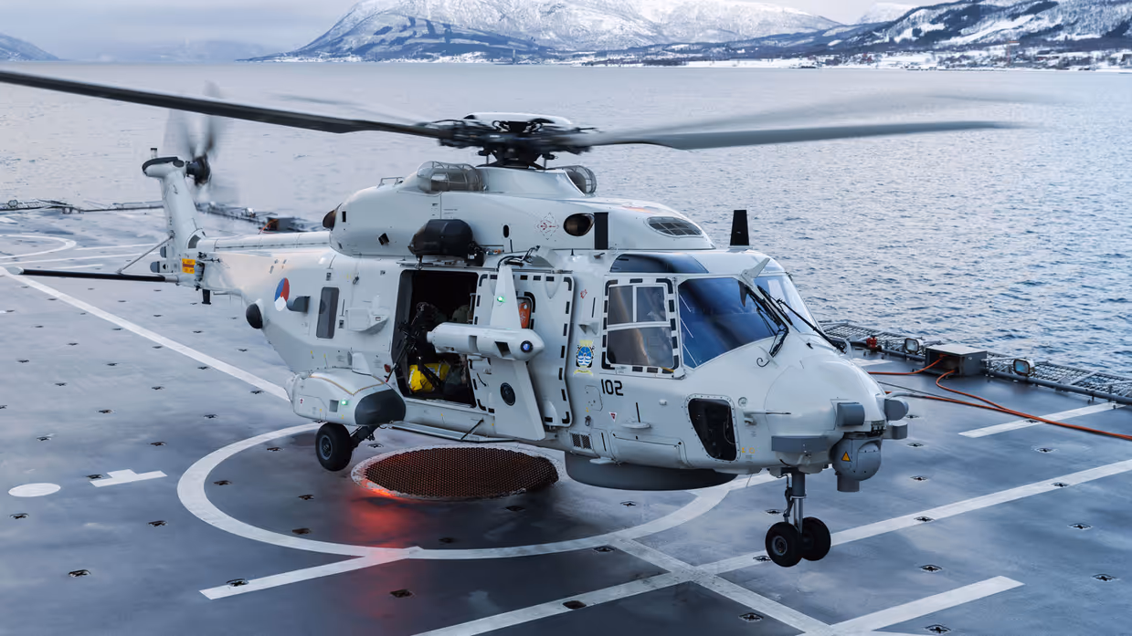 Naast transport van personeel worden de NH90-maritieme gevechtshelikopters ook ingezet voor logistieke bevoorrading tussen schepen en eenheden op land. 