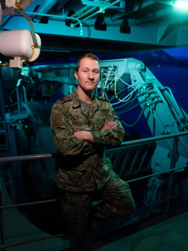 Sergeant TD Evert van de Littoral Manoeuvre Group aan boord van Zr.Ms. Johan de Witt. 