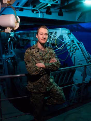 Sergeant TD Evert van de Littoral Manoeuvre Group aan boord van Zr.Ms. Johan de Witt. 