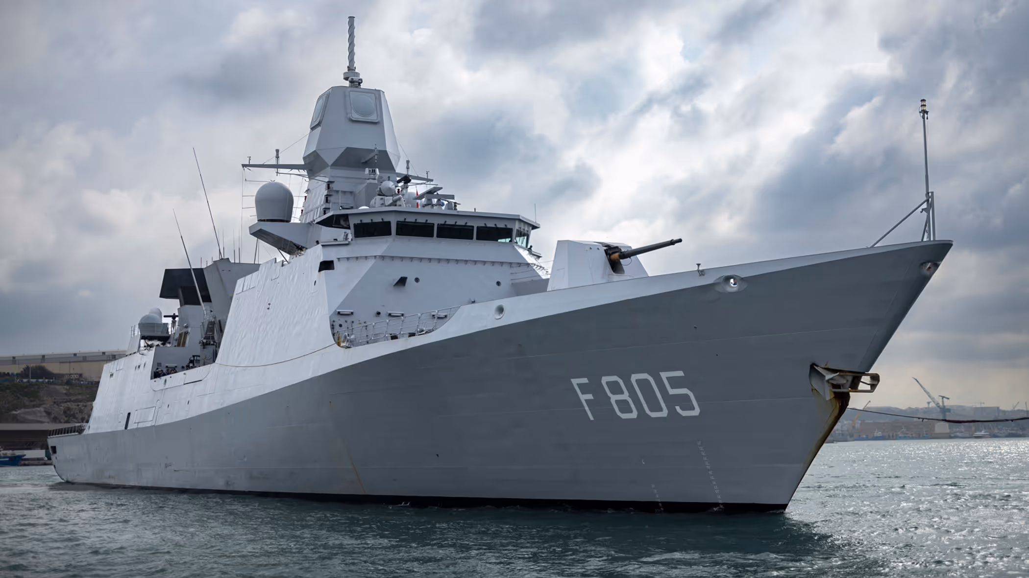 Zr.Ms. Evertsen op volle zee. 