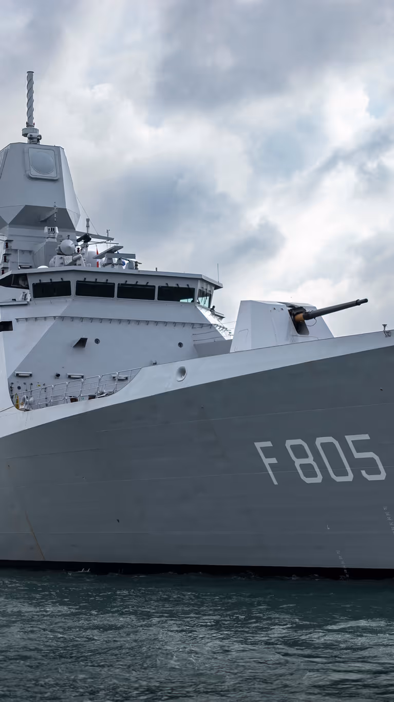 Zr.Ms. Evertsen op volle zee. 