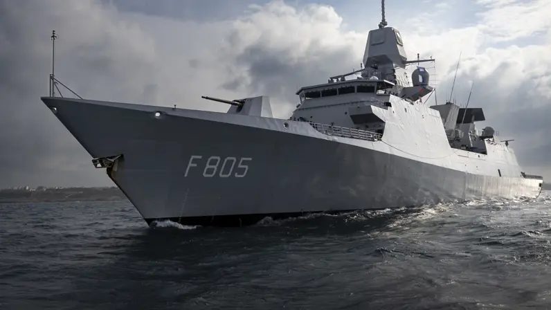 Zr.Ms. Evertsen op zee.