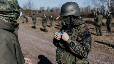 Cadet tijdens granaatles 