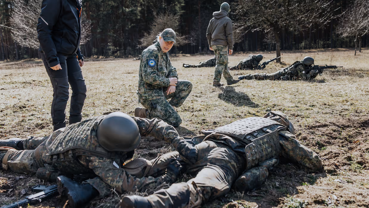 Cadetten oefenen Care Under Fire 