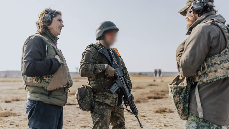  Ivan met een tolk en een instructeur