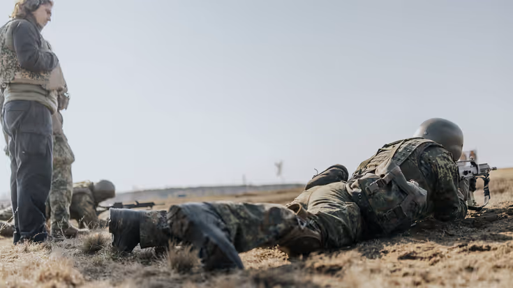  Ivan in de liggende schiethouding op de schietbaan.