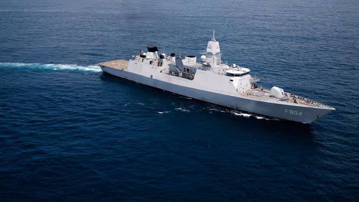 Zr.Ms. De Ruyter op volle zee.