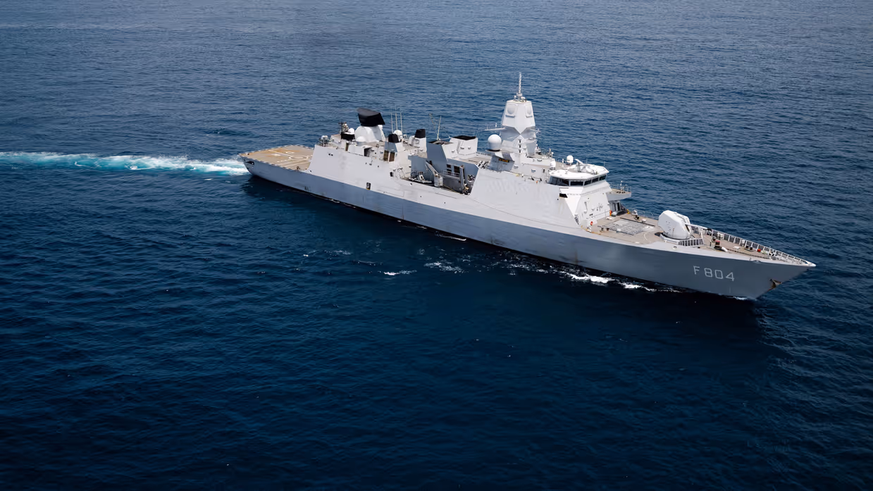 Zr.Ms. De Ruyter op volle zee.