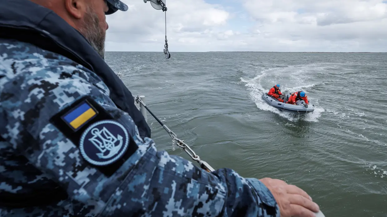 2 militairen varen daarna weer terug.