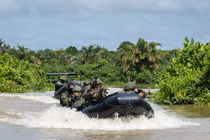 Mariniers in actie tijdens een rivieroperatie