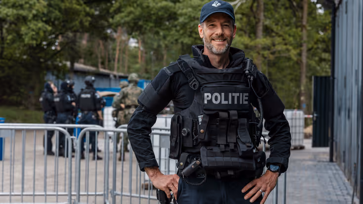 Joost, commandant van de&nbsp;BE&nbsp;van de Politie, met op de achtergrond een scenario.