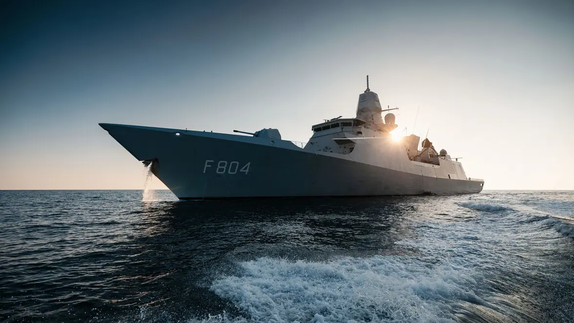 Zr.Ms. De Ruyter op volle zee.