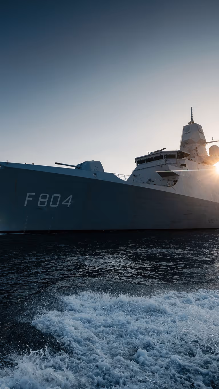 Zr.Ms. De Ruyter op volle zee.