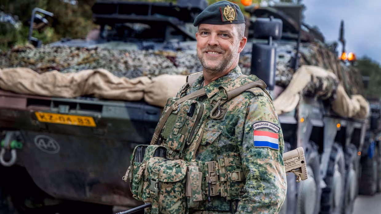 Luitenant-kolonel Marcel Kerstens voor vertrek naar oefening Fighter Lion. 