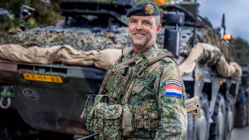 Luitenant-kolonel Marcel Kerstens voor vertrek naar oefening Fighter Lion. 