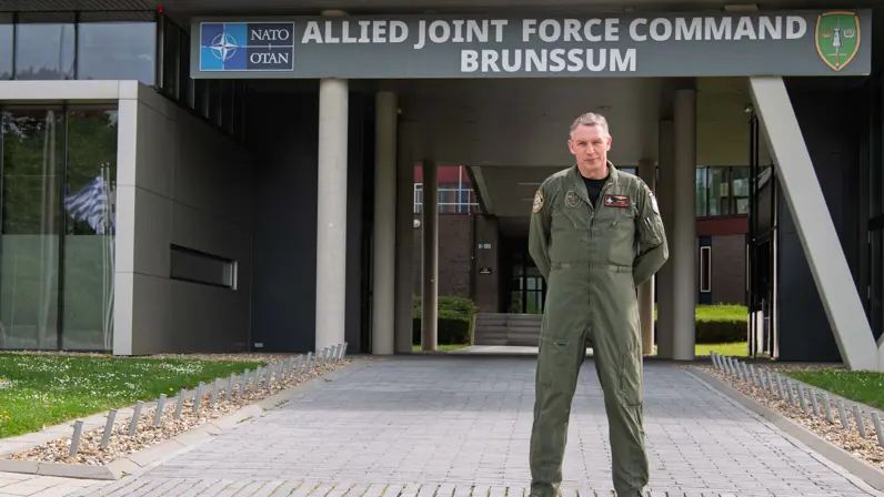 Commodore Peter Tankink staat voor de ingang van het JFC Brunssum.