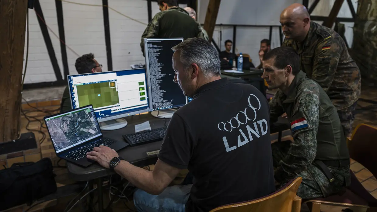 Militairen en IT-specialisten testen de Tactical Cloud tijdens oefening Fighter Lion.