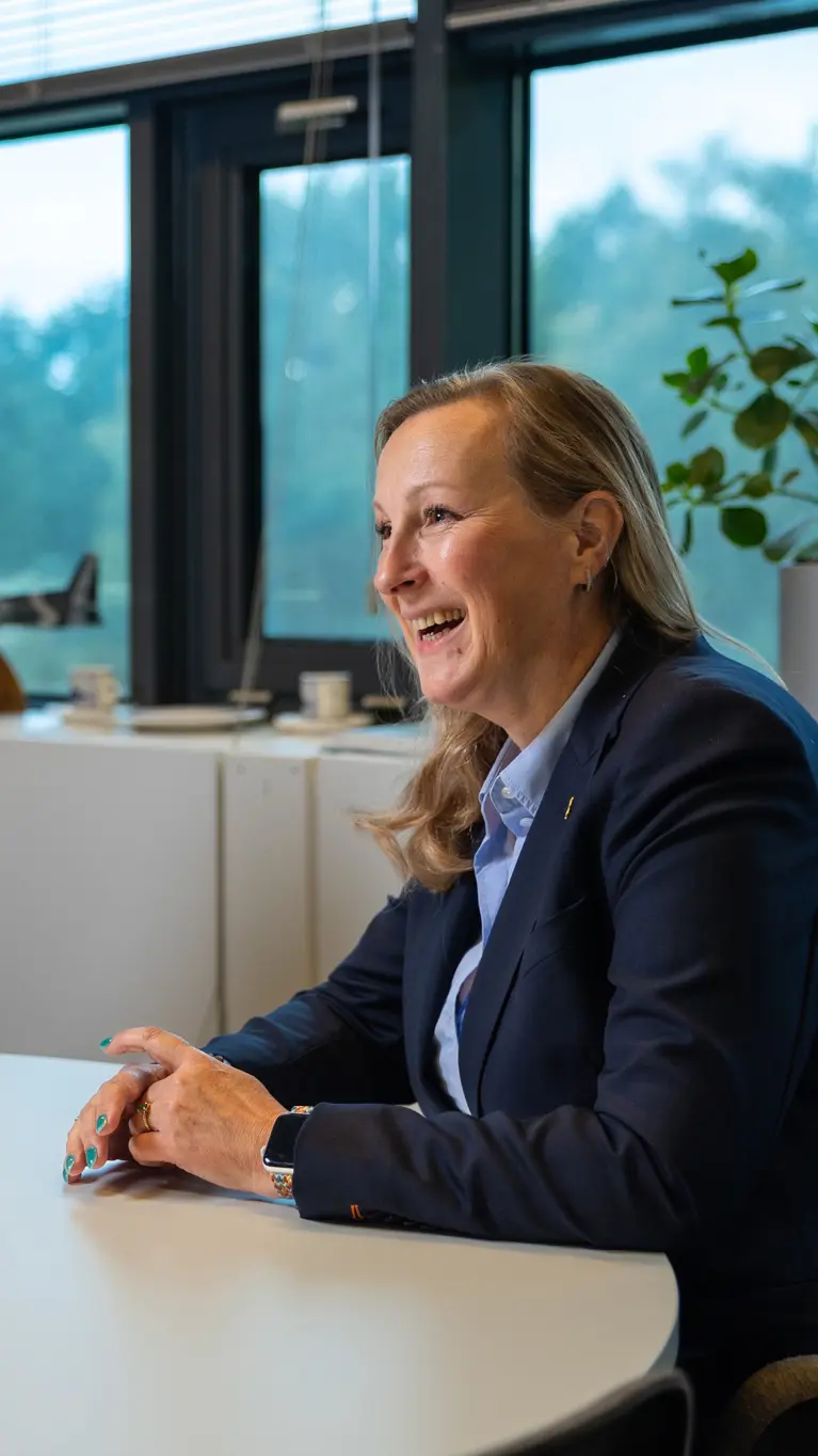Marjan van Deelen Schnitger en Robert Adang aan tafel.
