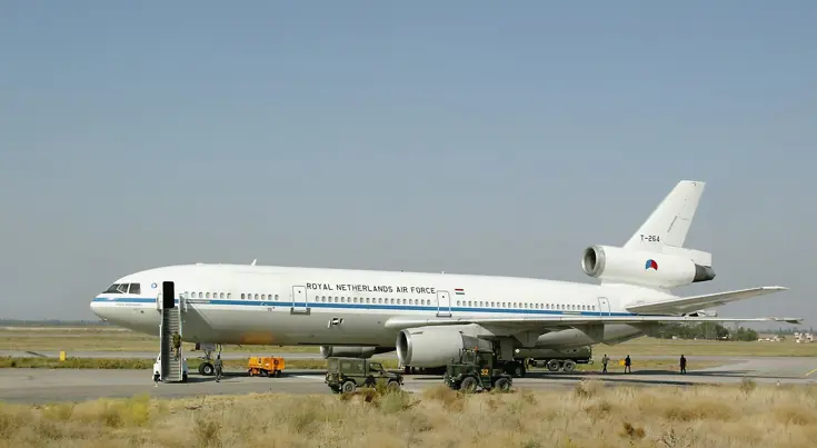 Nederlands KDC-10-transportvliegtuig op Manas in Kirgizië (2002).