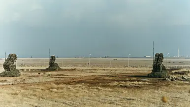 Een batterij Nederlandse MIM-104 Patriots in stelling bij de Turkse luchtmachtbasis Diyarbakir.