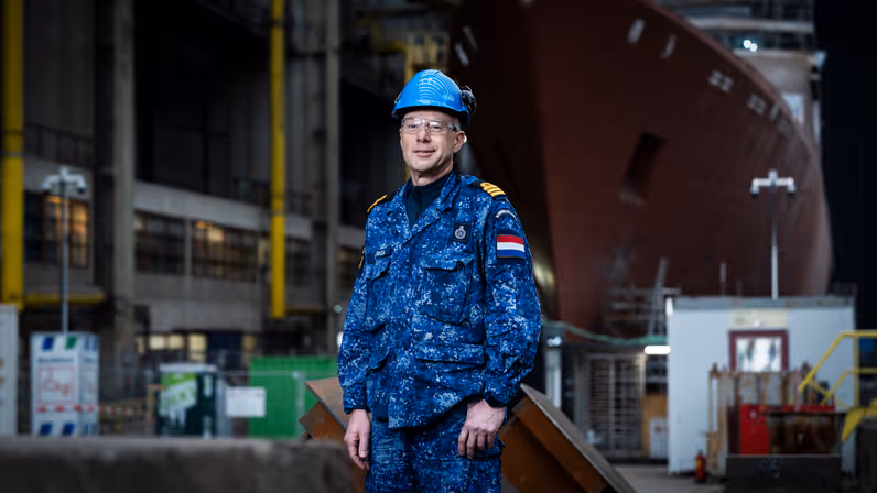Harry Lijzenga, projectleider, op de werf tijdens de werkzaamheden aan Zr.Ms. Holland.