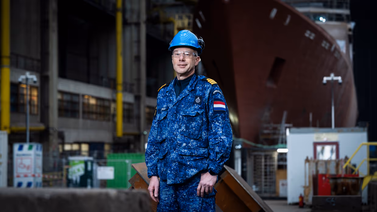 Harry Lijzenga, projectleider, op de werf tijdens de werkzaamheden aan Zr.Ms. Holland.