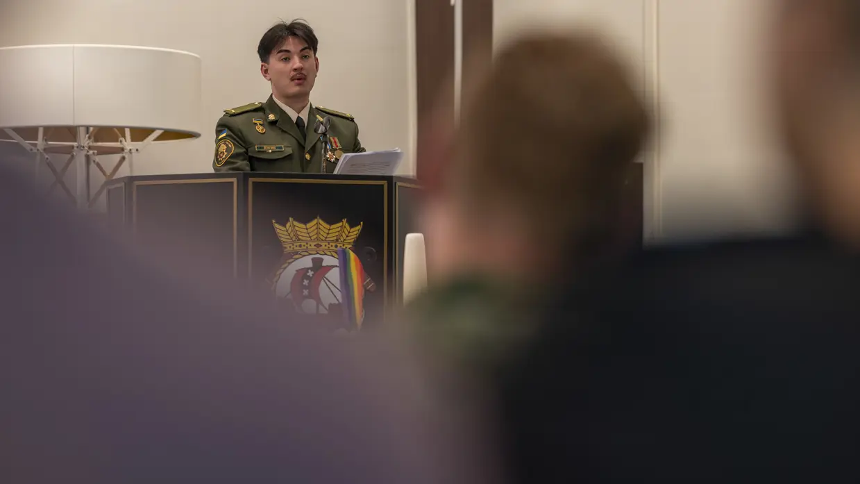 Oleksandr houdt een toespraak