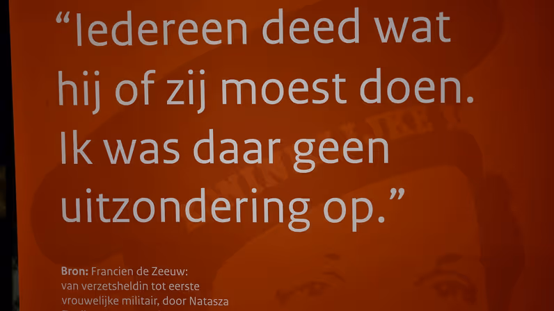 Een quote van Francien de Zeeuw op een oranje banner.