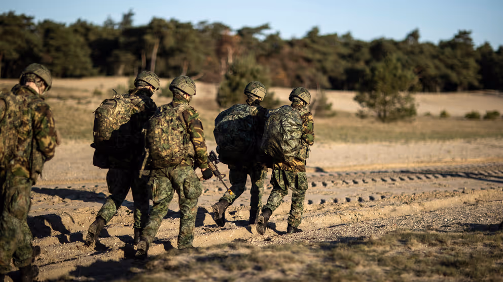 Militairen te velde. 